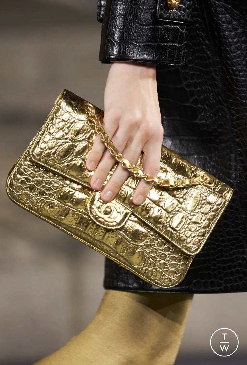 Золота сумка CHANEL з тисненням під крокодила – Колекція New York 2019 #10
