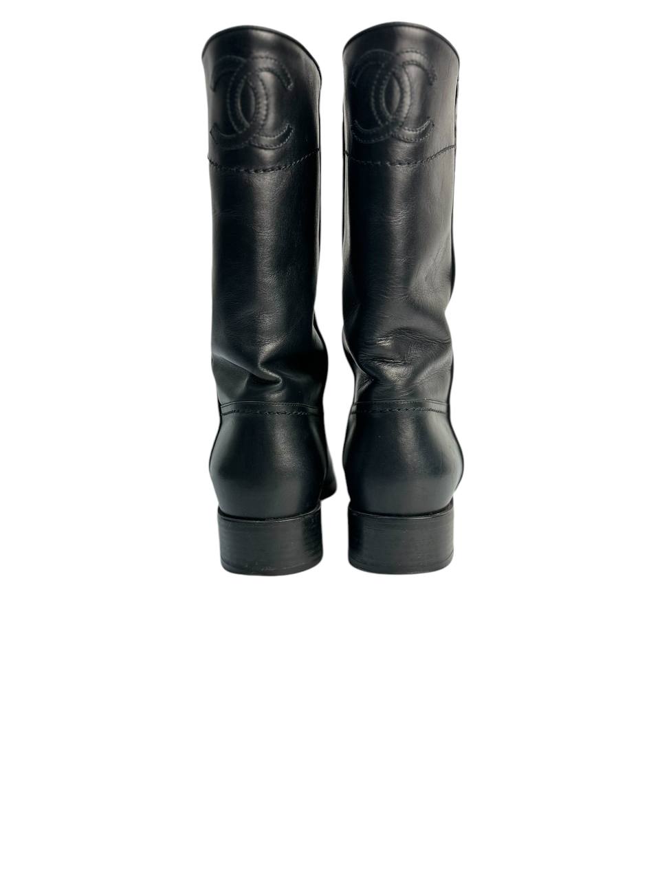 Стриманий силует з акцентом на матеріал #3