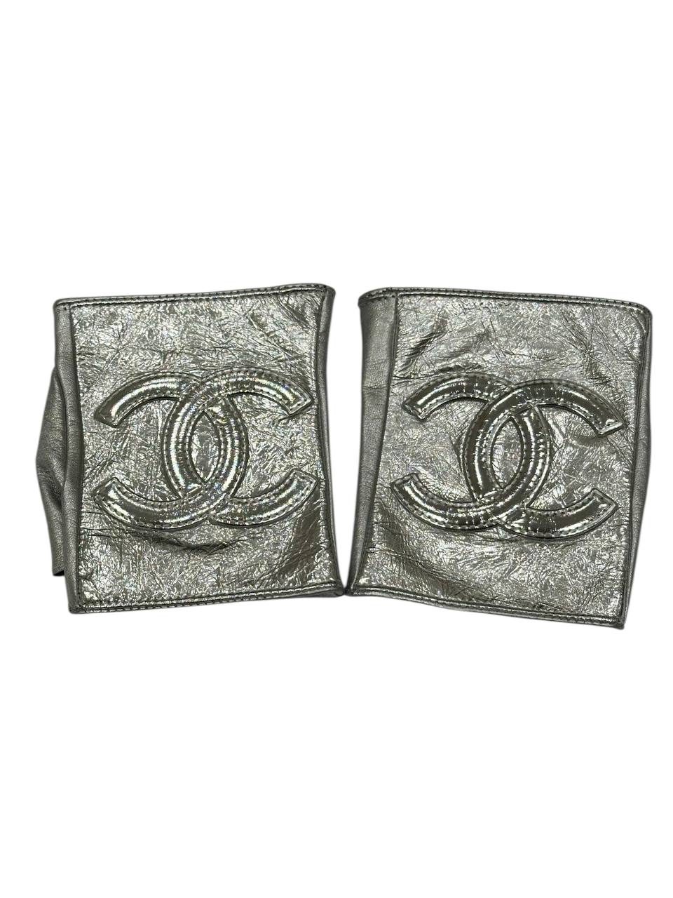 Chanel сріблясті шкіряні рукавички без пальців