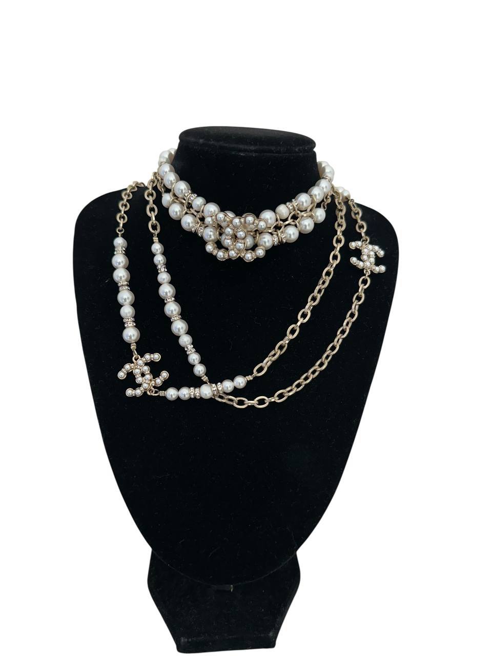 Chanel перлове намисто-чокер з логотипами