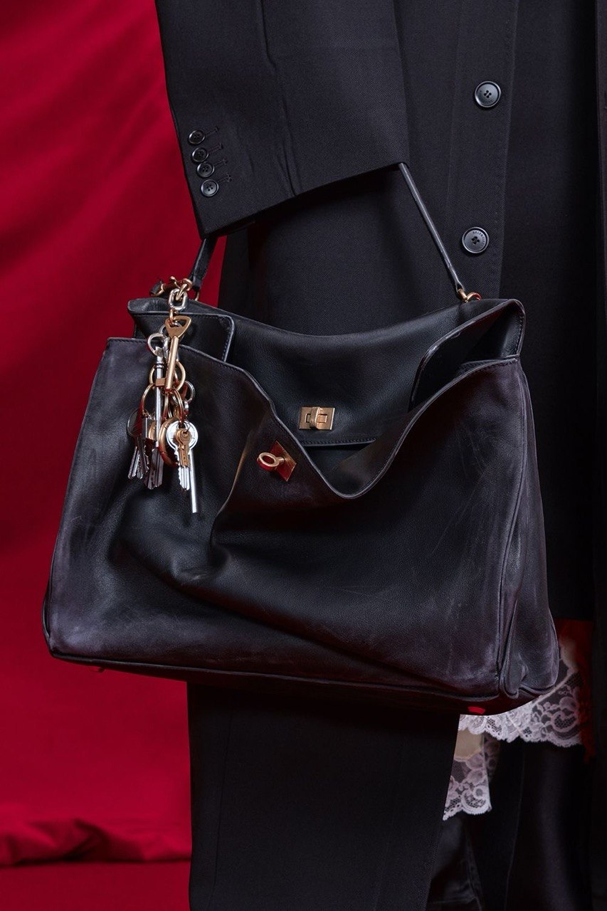 Balenciaga шкіряна сумка з декоративними підвісами #2